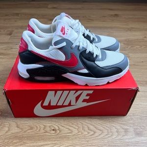 NIKE AIR MAX EXCEE  Men’s Size 10